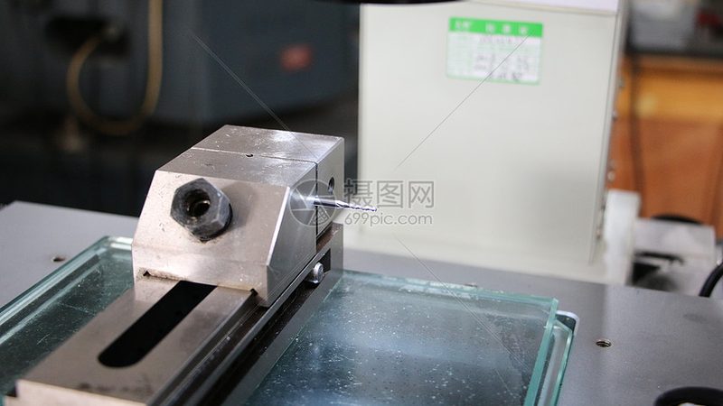 龙门加工中心硬轨与线轨材质差异解析